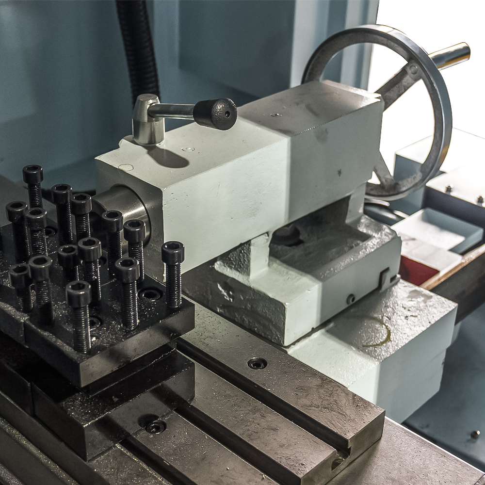 Bolton Tools 12 X 4 IN CNC Lathe 6-Station Gang Tool Metal Lathe